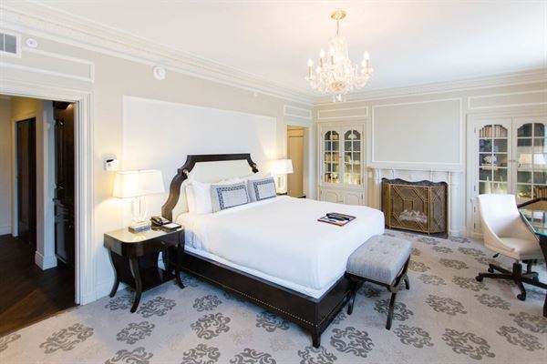 Fairmont Hotel Standard Room 1 Queen Bed